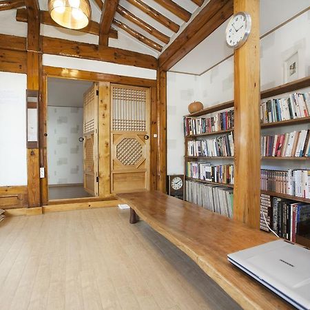 Vine Hanok Guesthouse Seoul Exterior photo