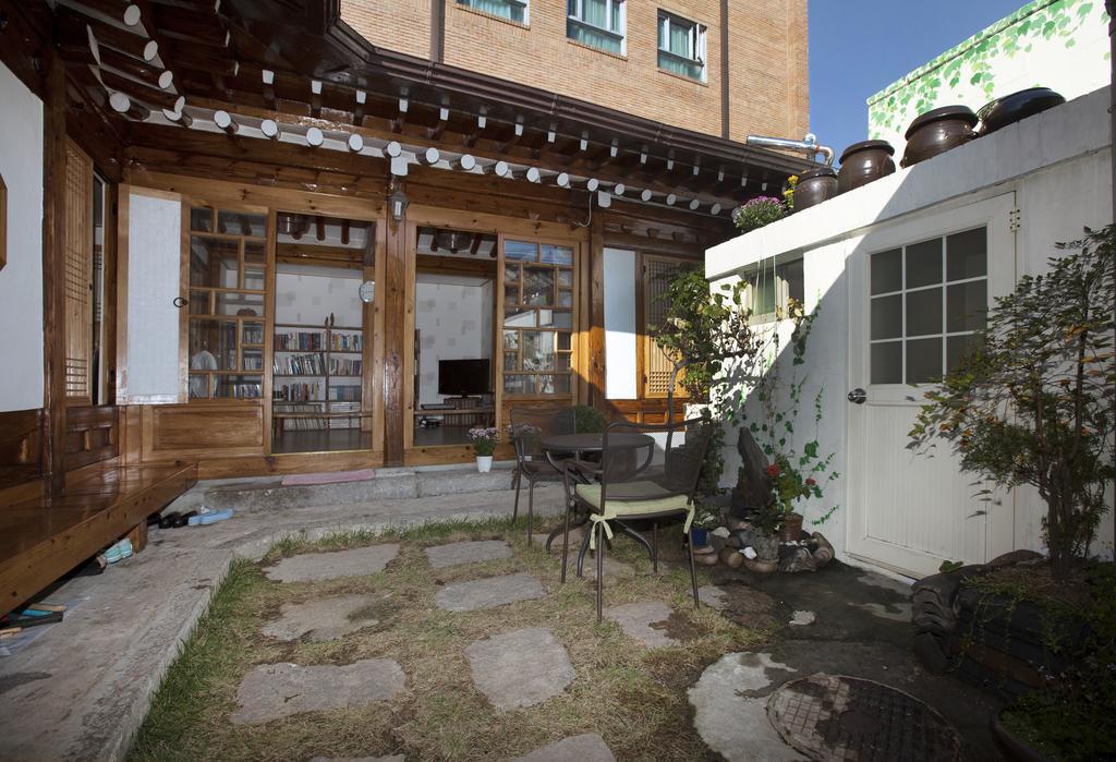 Vine Hanok Guesthouse Seoul Exterior photo