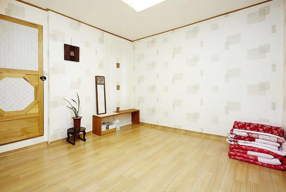 Vine Hanok Guesthouse Seoul Exterior photo